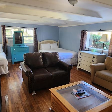 The Pines Cottages Woodfin エクステリア 写真