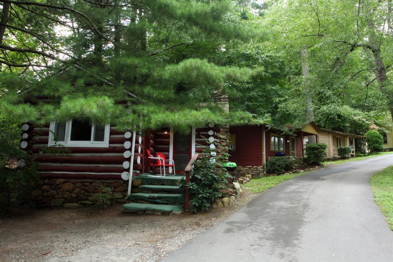 The Pines Cottages Woodfin エクステリア 写真