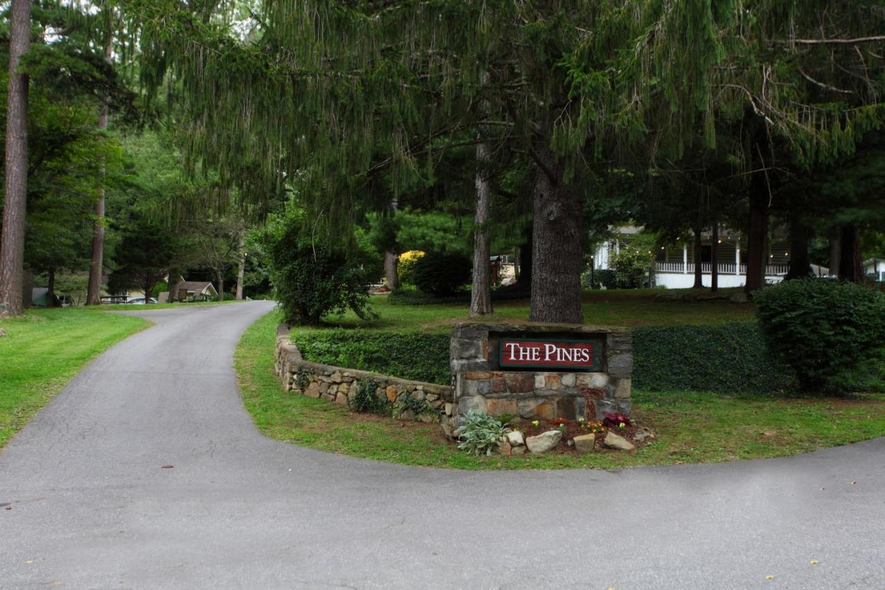 The Pines Cottages Woodfin エクステリア 写真