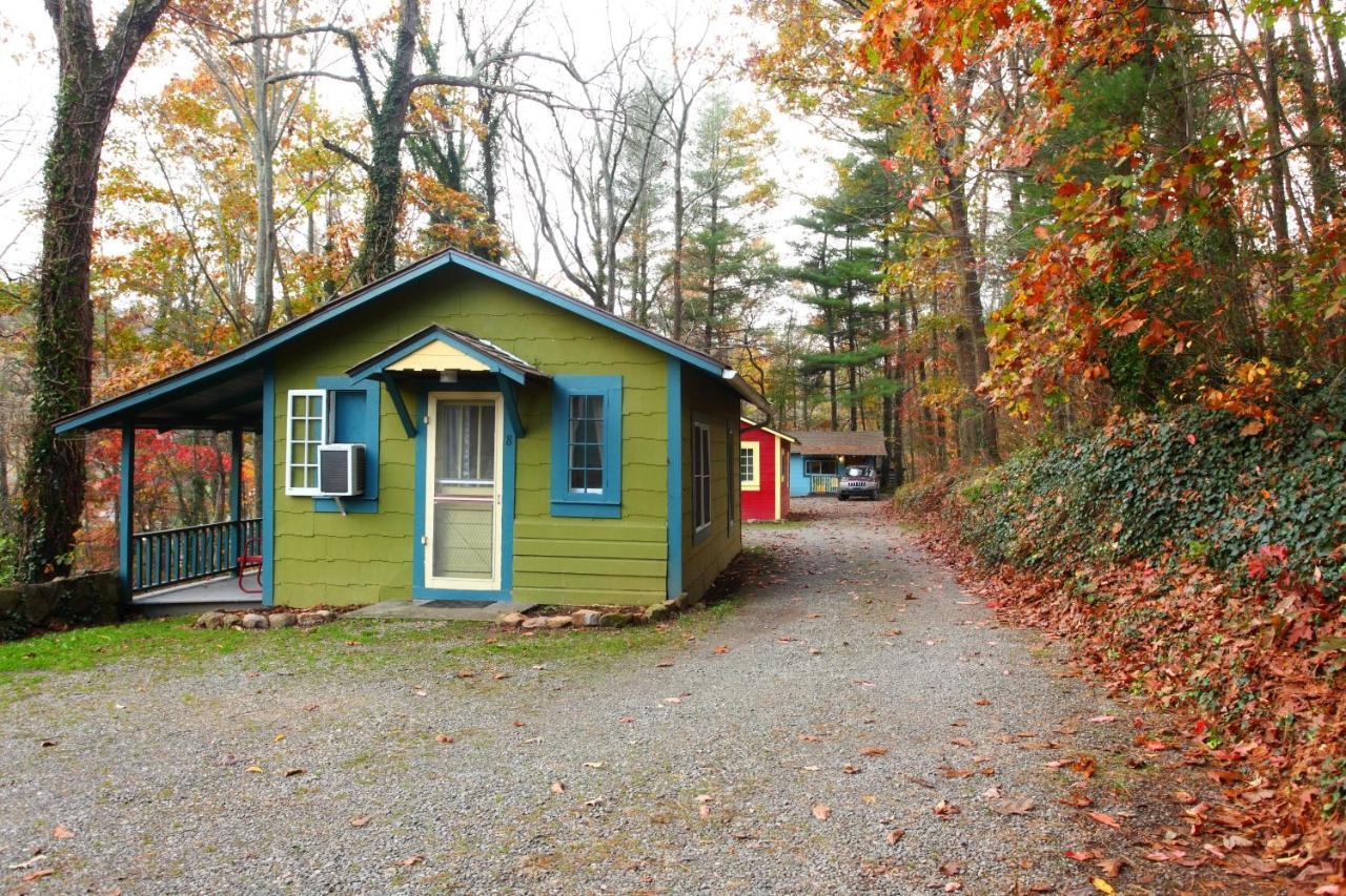 The Pines Cottages Woodfin エクステリア 写真