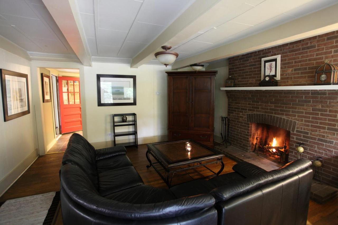 The Pines Cottages Woodfin エクステリア 写真