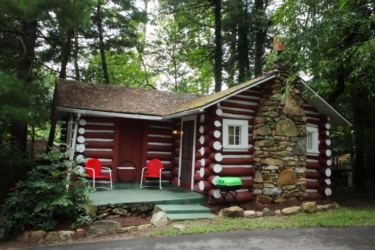 The Pines Cottages Woodfin エクステリア 写真