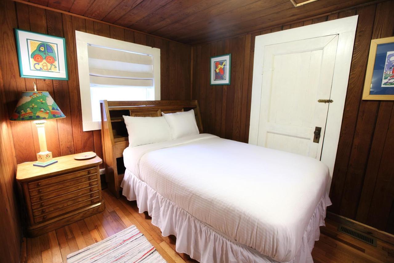 The Pines Cottages Woodfin エクステリア 写真