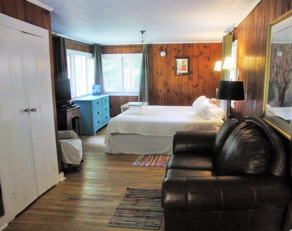 The Pines Cottages Woodfin 部屋 写真