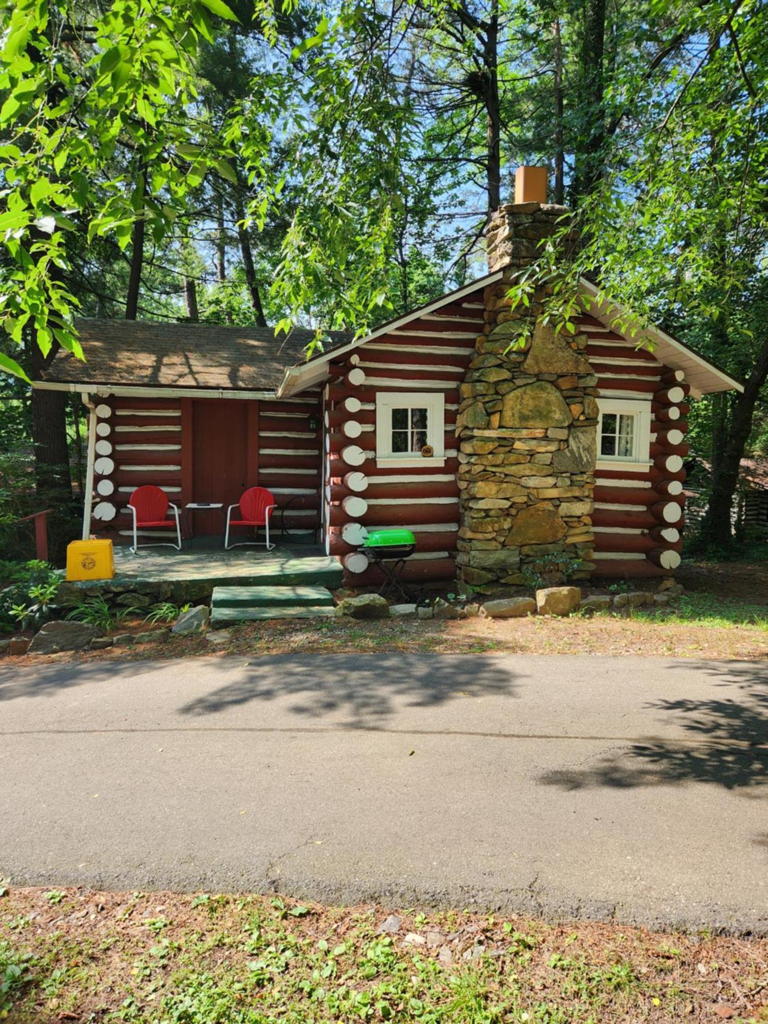 The Pines Cottages Woodfin エクステリア 写真