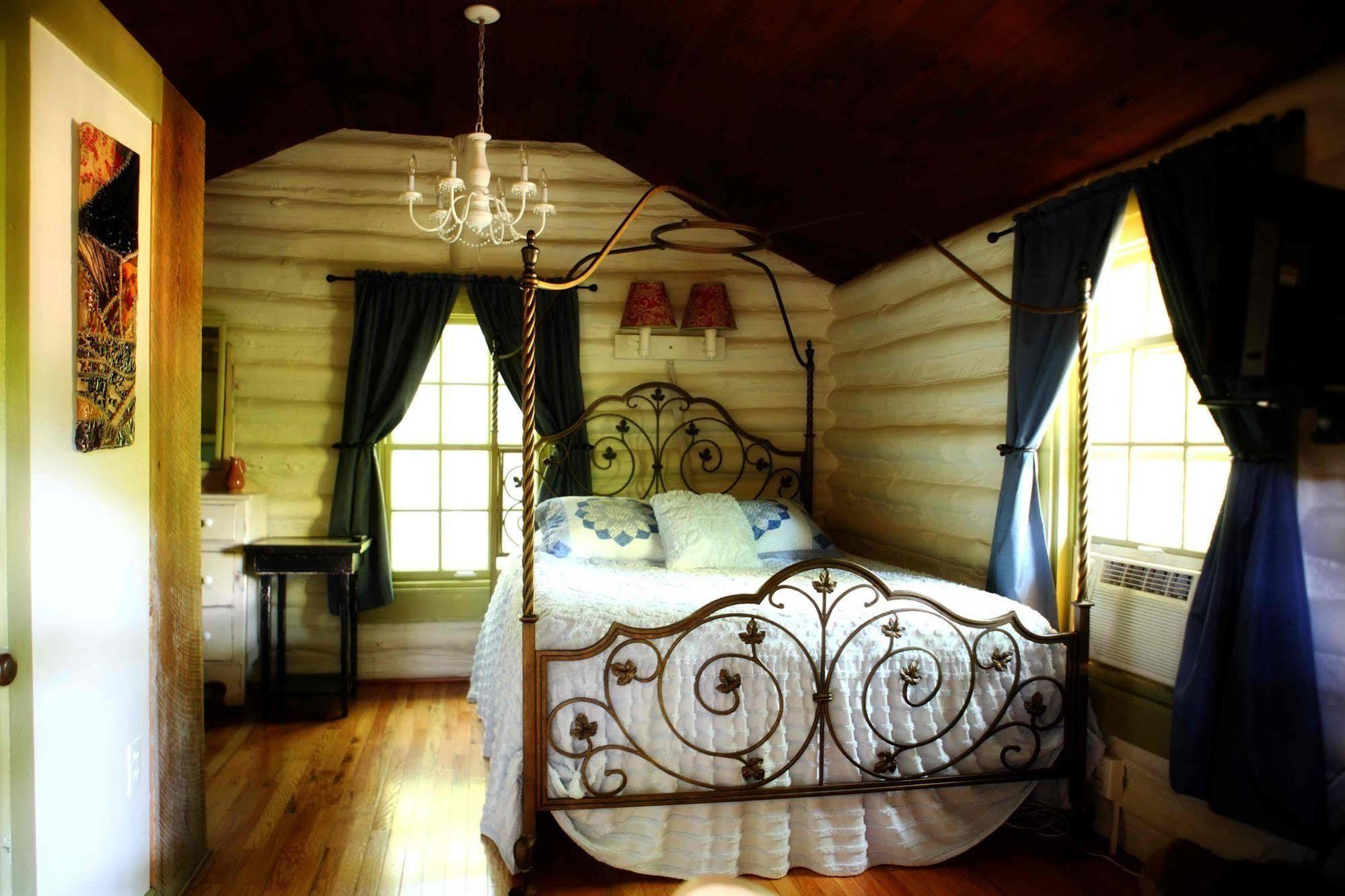 The Pines Cottages Woodfin エクステリア 写真