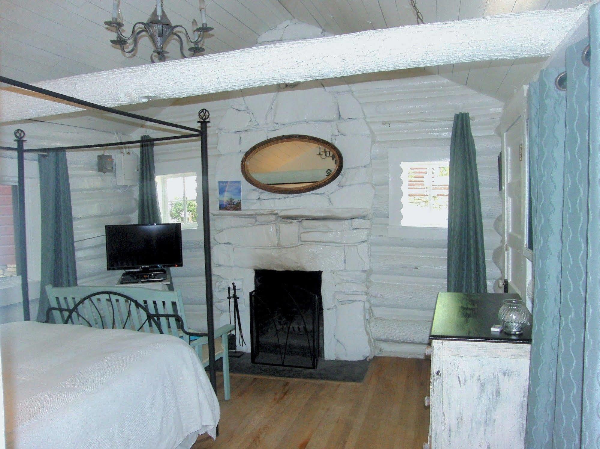 The Pines Cottages Woodfin エクステリア 写真